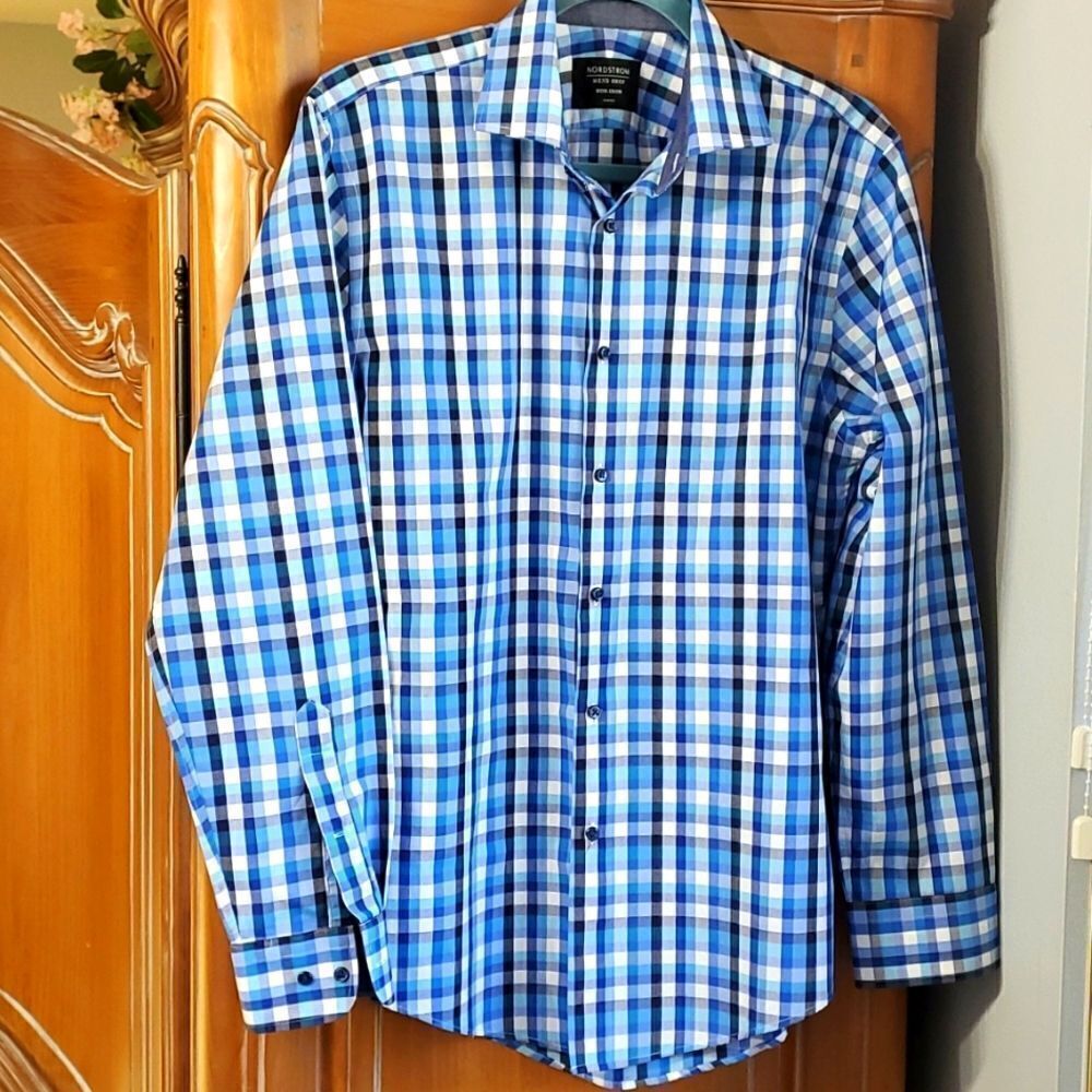 NORSTROM mens dress shirt blue plaid. Trim‎ fit size 15. Great condition.